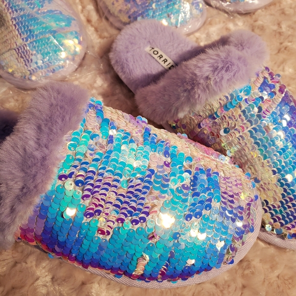 Torrid Lilac Faux fur fuzzy slippers - Picture 4 of 12